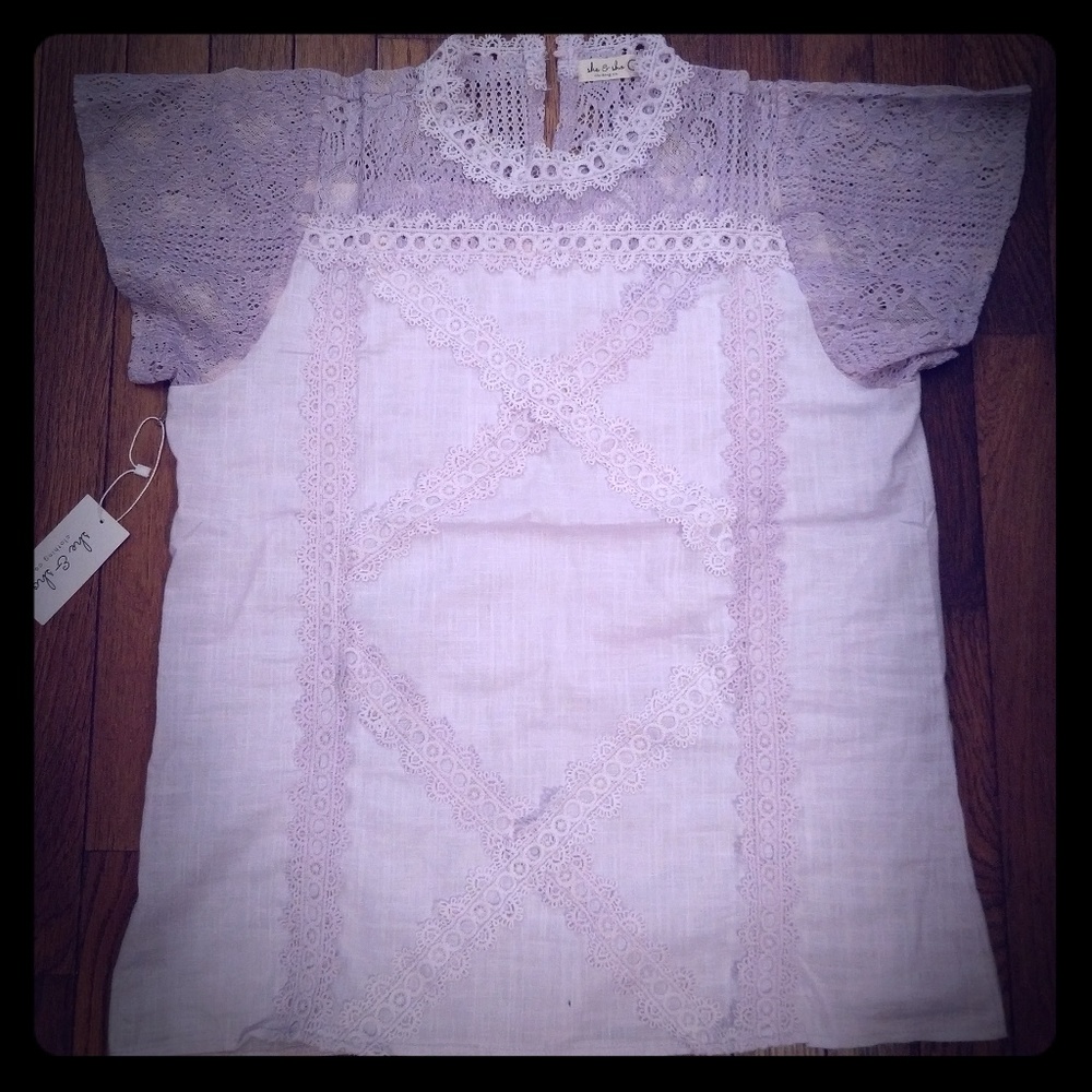 Gorgeous lace detail top
